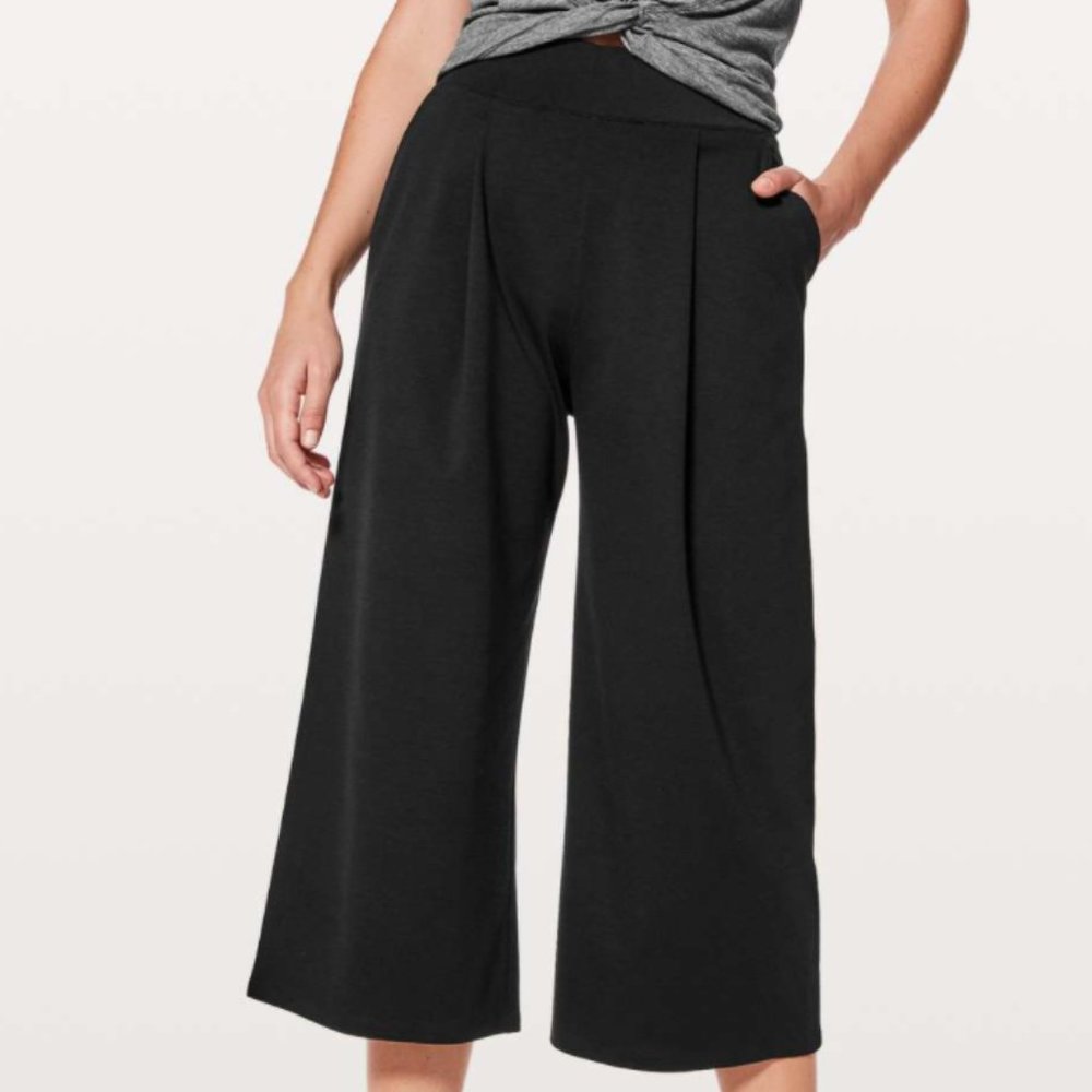 Lululemon Can You Feel The Pleat Crop *21"